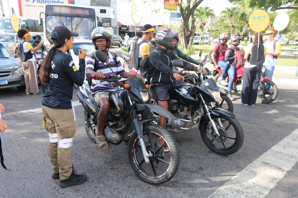 Prefeitura realiza mobilização em alusão ao Dia Mundial em Memória às Vítimas de Trânsito - SMTT Aracaju